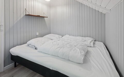 Tenna - 30Km from the Sea: Habitación, Cama, Sábana, Madera, Lecho, Suelo, Piso, Diseño De Interiores, Techo, Linos