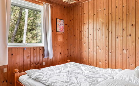 Iivo - 3.5Km from the Sea: Madera, Habitación, Piso, Cama, Diseño De Interiores, Suelo, Madera Dura, Manchas De Madera, Sábana, Casa