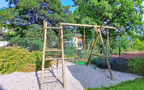 Cerny Dul 400: Madera, Equipo De Juego Exterior, Patio De Recreo, Escalera, Jardín, Columpio, Sombra, Parque, Tobogán, Patio Interior