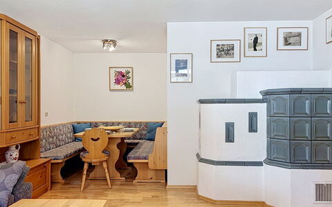 Resimini: Diseño De Interiores, Piso, Mueble, Suelo, Habitación, Sala, Manchas De Madera, Madera Dura, Gabinetes