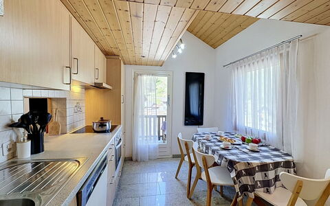 Haus Wasserfall: Mueble, Diseño De Interiores, Madera, Techo, Piso, Suelo, Cocina, Silla, Encendiendo, Casa