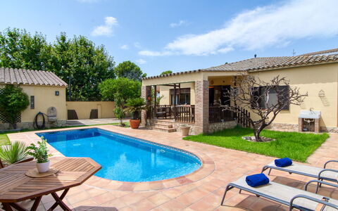 Sunrise: Azul, Piscina, Material Compuesto, Sombra, Recurso, Inmuebles, Hacienda, Villa, Centro De Ocio