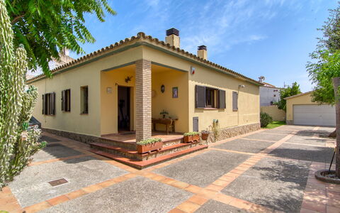 Sunrise: Azul, Piscina, Material Compuesto, Sombra, Recurso, Inmuebles, Hacienda, Villa, Centro De Ocio