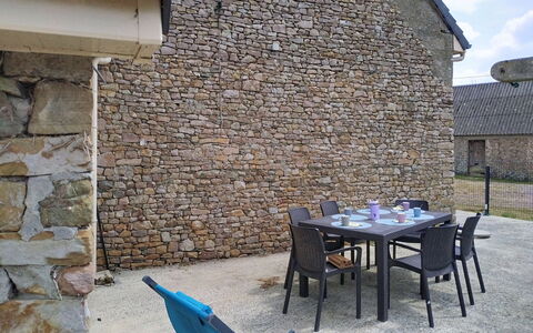 Maison en Pierre: Azul, Piscina, Material Compuesto, Sombra, Recurso, Inmuebles, Hacienda, Villa, Centro De Ocio