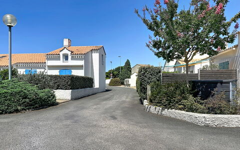Les Maisons de la Mer: Azul, Piscina, Material Compuesto, Sombra, Recurso, Inmuebles, Hacienda, Villa, Centro De Ocio