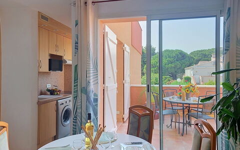 Les Nouvelles Mirandas: Azul, Piscina, Material Compuesto, Sombra, Recurso, Inmuebles, Hacienda, Villa, Centro De Ocio
