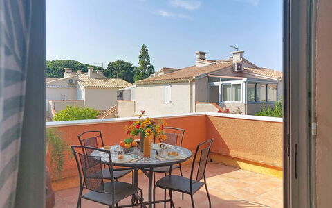 Les Nouvelles Mirandas: Azul, Piscina, Material Compuesto, Sombra, Recurso, Inmuebles, Hacienda, Villa, Centro De Ocio
