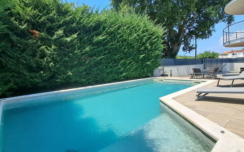 A.e.m: Azul, Piscina, Material Compuesto, Sombra, Recurso, Inmuebles, Hacienda, Villa, Centro De Ocio