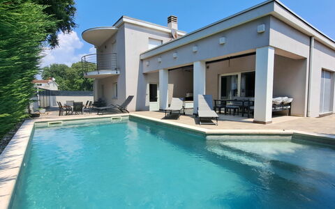 A.e.m: Azul, Piscina, Material Compuesto, Sombra, Recurso, Inmuebles, Hacienda, Villa, Centro De Ocio