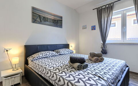 A.e.m: Mueble, Cama, Diseño De Interiores, Habitación, Habitación, Suelo, Sábana, Lecho, Piso, Linos