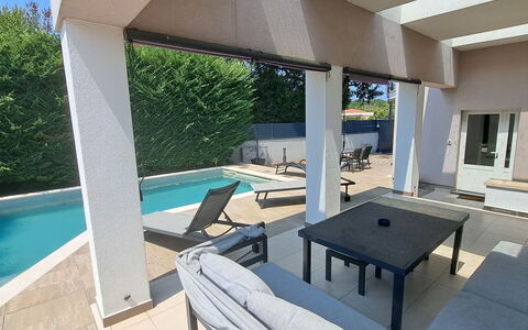 A.e.m: Azul, Piscina, Material Compuesto, Sombra, Recurso, Inmuebles, Hacienda, Villa, Centro De Ocio