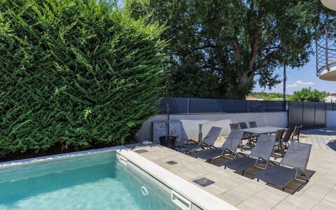 A.e.m: Piscina, Mueble Para Exteriores, Material Compuesto, Sombra, Recurso, Fuente De Agua, Paisajismo, Eco Hotel, Diseño, Silla