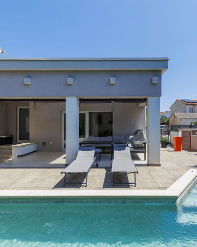 A.e.m: Piscina, Barrio Residencial, Arquitectura, Casa, Material Compuesto, Sombra, Inmuebles, Hormigón, Recurso, Patio