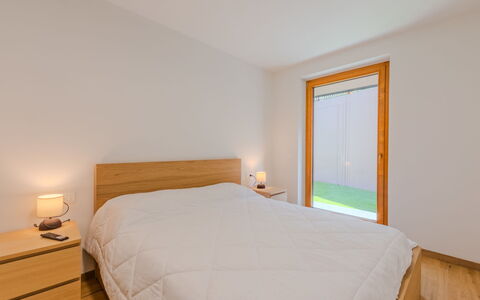 La Corona: Diseño De Interiores, Pared, Piso, Madera, Suelo, Suelos De Madera, Habitación, Techo, Habitación, Cama