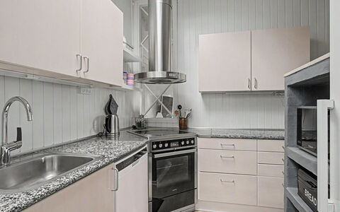Annalina - 230M from the Sea: Cocina, Electrodoméstico, Aparato De Cocina, Mostrador, Piso, Diseño De Interiores, Gabinetes, Suelo, Techo, Electrodoméstico