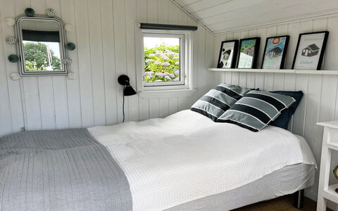 Annalina - 230M from the Sea: Habitación, Cama, Sábana, Lecho, Madera, Linos, Diseño De Interiores, Marco De La Cama, Suelo, Mueble