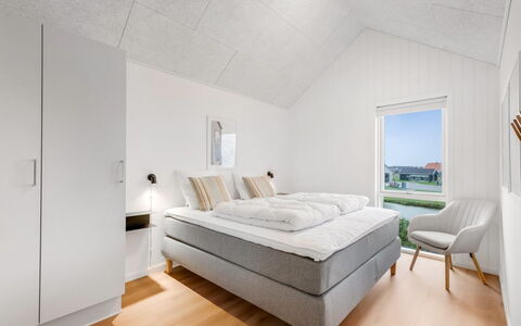 Thormund - 400M from the Sea: Techo, Habitación, Lecho, La Luz Del Día, Cama, Sábana, Marco De La Cama, Hotel