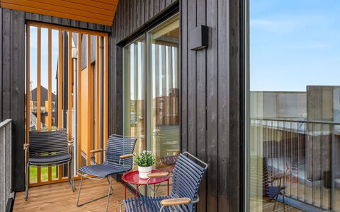 Thormund - 400M from the Sea: Madera, Material Compuesto, Departamento, Madera Dura, Tablón, Manchas De Madera, Balcón, Vía Muerta, Cubierta