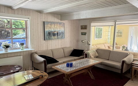 Lonneke - from the Sea: Madera, Piso, Mueble, Casa, Suelo, Sala, Diseño De Interiores, Sofá, Habitación