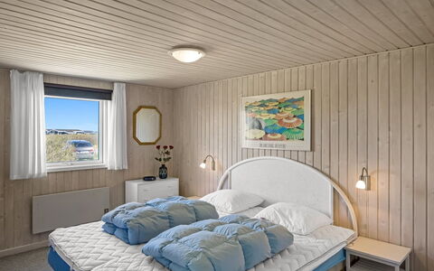 Ingalil - 200M from the Sea: Habitación, Madera, Techo, Diseño De Interiores, Cama, Sábana, Lecho, Mueble, Marco De La Cama, Suelo