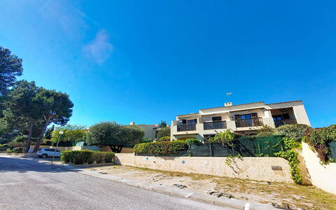 La Bressado: Cielo, Barrio Residencial, Suburbio, Carro Familiar, Entrada De Coches