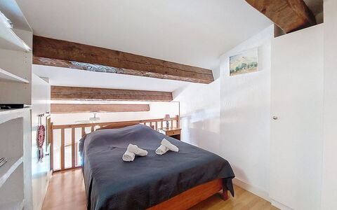 La Bressado: Mueble, Cama, Diseño De Interiores, Suelo, Piso, Habitación, Pared, Madera, Techo, Habitación