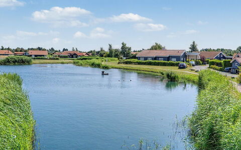 Ion - 1Km from the Sea: Cuerpo De Agua, Agua, Camino Acuático, Banco, Corriente De Agua, Lago, Canal, Pantano, Reservorio