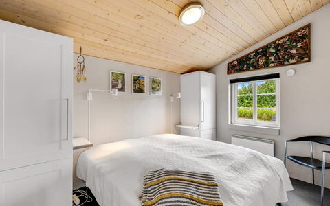 Meindor - 450M to the Fjord: Diseño De Interiores, Madera, Habitación, Techo, Mueble, Cama, Suelo, Piso, Habitación, Casa