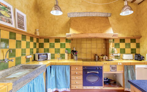 Mas Nualart: Cocina, Diseño De Interiores, Piso, Aparato De Cocina, Mostrador, Madera, Estufa De Cocina, Electrodoméstico, Suelo, Techo