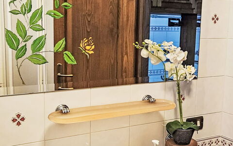 Casa Lulù: Lavabo Del Baño, Diseño De Interiores, Arreglo De Tubería, Lavabo, Baño, Grifo, Plomería, Porcelana, Espejo