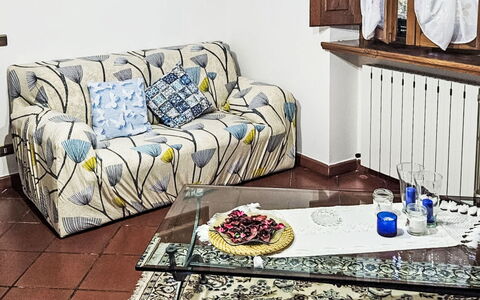 Casa Lulù: Mueble, Diseño De Interiores, Sofá, Piso, Textil, Suelo, Linos, Habitación, Departamento, Sala