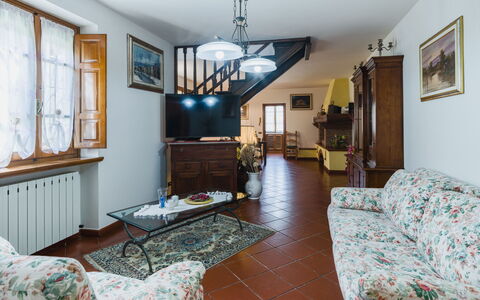 Casa Lulù: Mueble, Diseño De Interiores, Piso, Suelo, Sofá, Habitación, Maceta, Sala, Techo, Planta De Casa