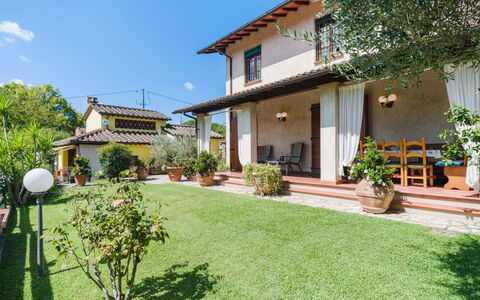 Casa Lulù: Jardín, Casa, Césped, Paisajismo, Hacienda, Patio Interior, Yarda, Inmuebles, Sombra, Balcón