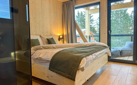 Großveitsch 605: Madera, Habitación, Diseño De Interiores, Piso, Habitación, Suelo, Cama, Techo, Lecho, Madera Dura
