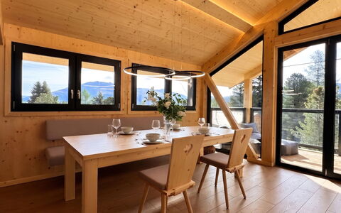 02 Nth050 18A Sup Chalet mit Sauna und Hot Tub 2 e: Madera, Diseño De Interiores, Techo, Habitación, Silla, Madera Dura, Cocina Y Comedor Mesa, Haz, Manchas De Madera, Material Natural