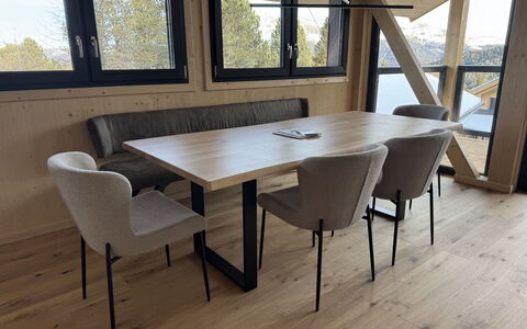 Großveitsch 607: Mueble, Piso, Madera, Suelo, Diseño De Interiores, Mesa, Silla, Cocina Y Comedor Mesa, Suelos De Madera, Comedor