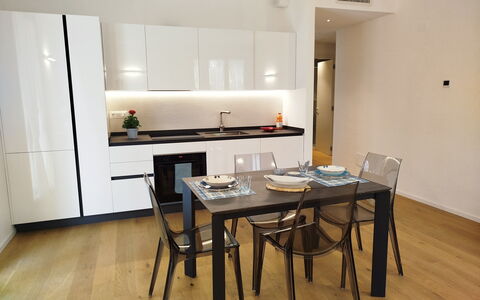 Lola Home - Levanto: Mueble, Diseño De Interiores, Piso, Madera, Suelo, Cocina, Mostrador, Techo, Cocina Y Comedor Mesa, Habitación