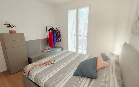 Lola Home - Levanto: Mueble, Madera, Habitación, Piso, Diseño De Interiores, Suelo, Cama, Sábana, Habitación, Lecho