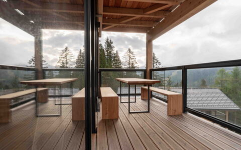 03 Nth032 Deluxe Chalet mit Sauna und Hot Tub: Madera, Suelos De Madera, Madera Dura, Piso, Suelo, Tablón, Manchas De Madera, Techo, Cubierta, Porche