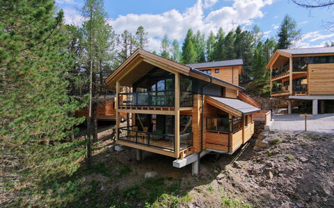 02 Nth054 18E Sup Chalet mit Sauna und Hot Tub 2 e: Edificio, Casa, Ventana, Casa, Techo, Barrio Residencial, Arbusto, Cabaña, El Terreno Del Lote