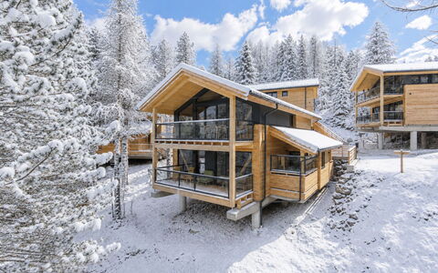 02 Nth054 18E Sup Chalet mit Sauna und Hot Tub 2 e: Edificio, Casa, Ventana, Casa, Techo, Barrio Residencial, Arbusto, Cabaña, El Terreno Del Lote