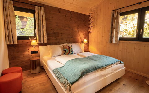 02 Nth056 18G Sup Chalet mit Sauna und Hot Tub 2 e: Madera, Diseño De Interiores, Habitación, Cama, Mueble, Piso, Suelo, Casa, Casa, Techo