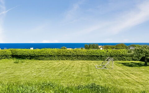 Anelia - 400M from the Sea: Casa, Arbusto, Casa, Barrio Residencial, Inmuebles, Cabaña, Hacienda, Yarda, Sombra, Césped