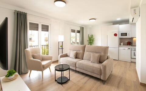 Elvix Nerja Center B: Casa, Arbusto, Casa, Barrio Residencial, Inmuebles, Cabaña, Hacienda, Yarda, Sombra, Césped