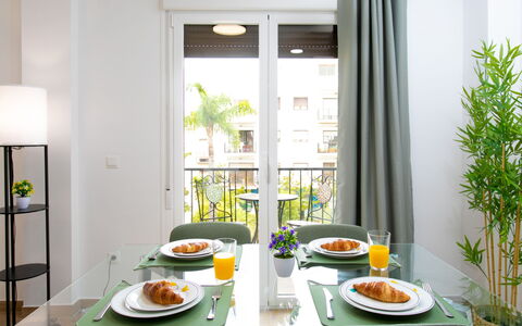 Elvix Nerja Center B: Casa, Arbusto, Casa, Barrio Residencial, Inmuebles, Cabaña, Hacienda, Yarda, Sombra, Césped