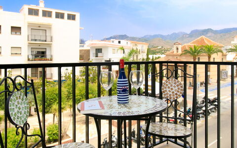 Elvix Nerja Center B: Casa, Arbusto, Casa, Barrio Residencial, Inmuebles, Cabaña, Hacienda, Yarda, Sombra, Césped
