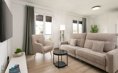 Elvix Nerja Center B: Casa, Arbusto, Casa, Barrio Residencial, Inmuebles, Cabaña, Hacienda, Yarda, Sombra, Césped