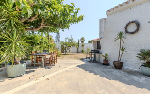Villa Pipa: Casa, Arbusto, Casa, Barrio Residencial, Inmuebles, Cabaña, Hacienda, Yarda, Sombra, Césped