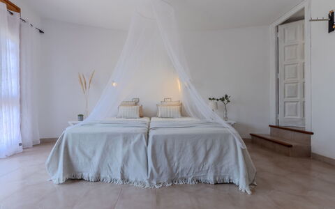 Villa Pipa: Casa, Arbusto, Casa, Barrio Residencial, Inmuebles, Cabaña, Hacienda, Yarda, Sombra, Césped