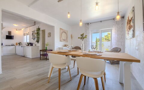 Villa Pipa: Casa, Arbusto, Casa, Barrio Residencial, Inmuebles, Cabaña, Hacienda, Yarda, Sombra, Césped